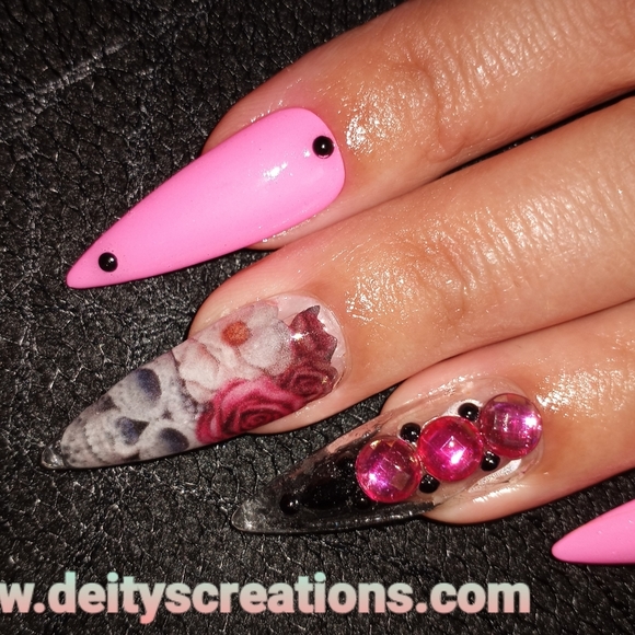 sugar skull n rose with gems pastel pink  Halloween Gothic Nails - Picture 1 of 2
